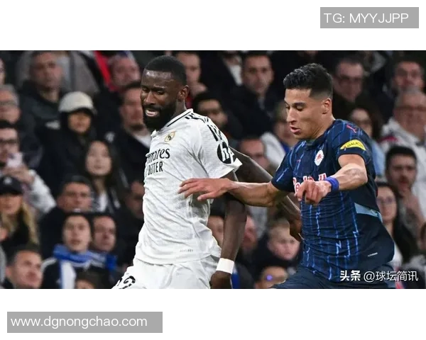 欧冠赛场评分揭秘：球员表现究竟是高光时刻还是低迷失色